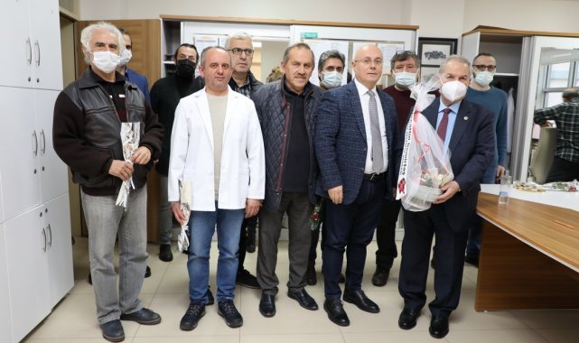 Başkan Demirtaş, öğretmenlerin gününü çiçekle kutladı