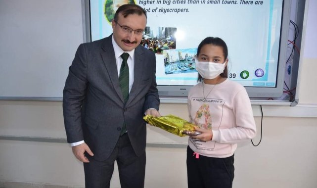 Başkan Doğan, başarılı öğrenciyi ödüllendirdi