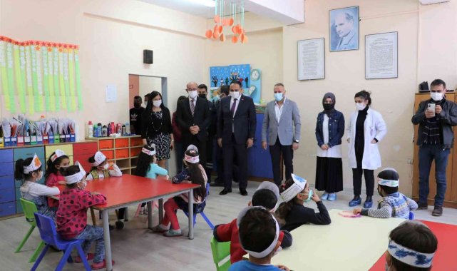 Başkan Yılmaz'dan öğrencilere diş bakım seti