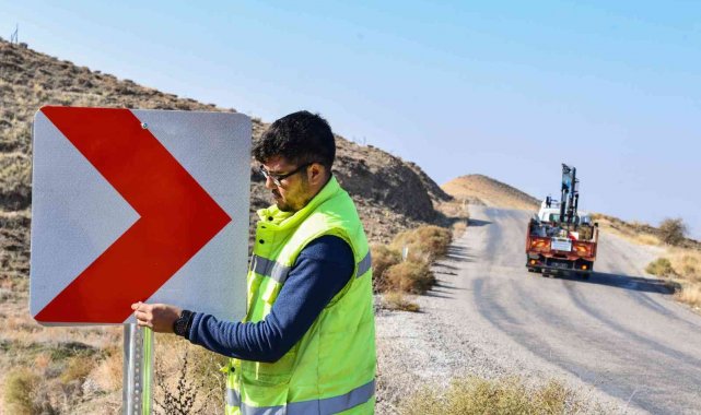 Başkent'te trafik levhasız yol kalmayacak
