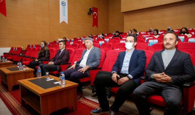 Bayburt Üniversitesinden Türkçe öğretmen adaylarına yönelik seminer
