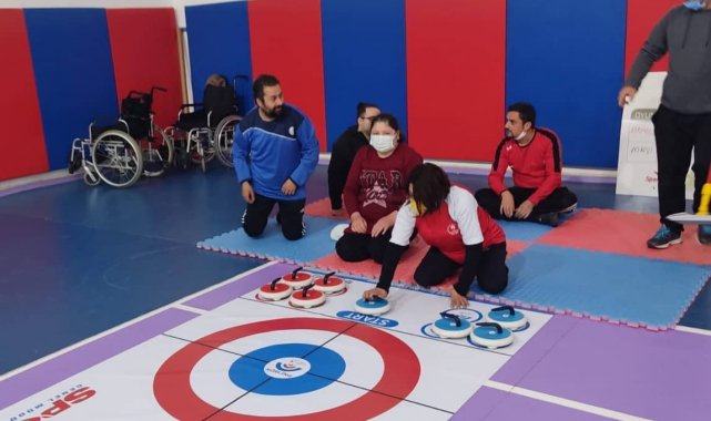 Bedensel Engelli Sporcular Floor Curling'de yarıştı