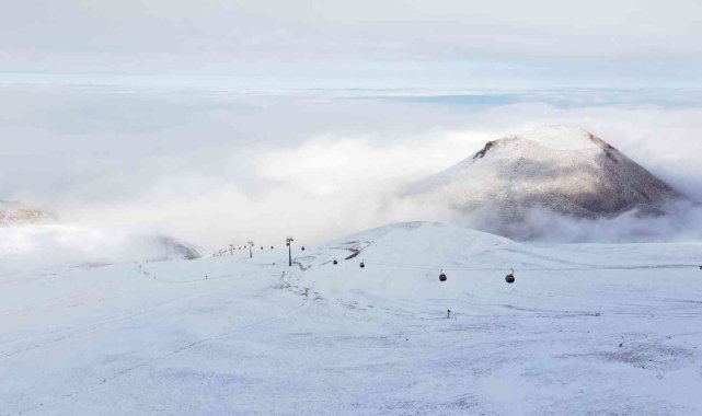 Beyaza bürünen Erciyes'te kar kalınlığı 10 santim oldu