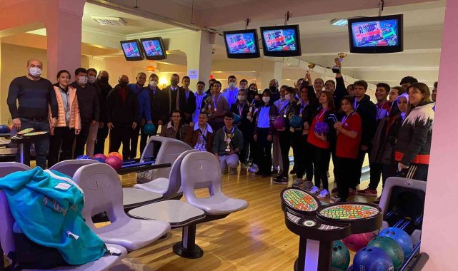 Bowling turnuvasına Manisa Ticaret Borsası Anadolu Lisesi damga vurdu