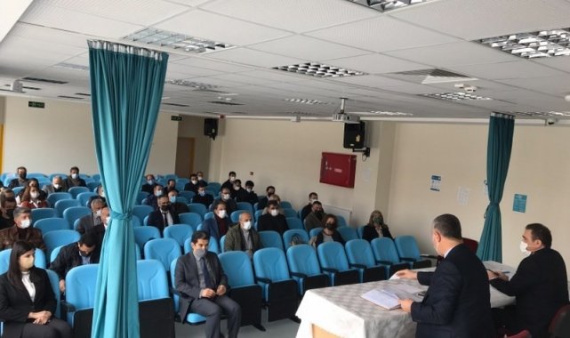 Burhaniye'de Kaymakam okul müdürleri ile bir araya geldi