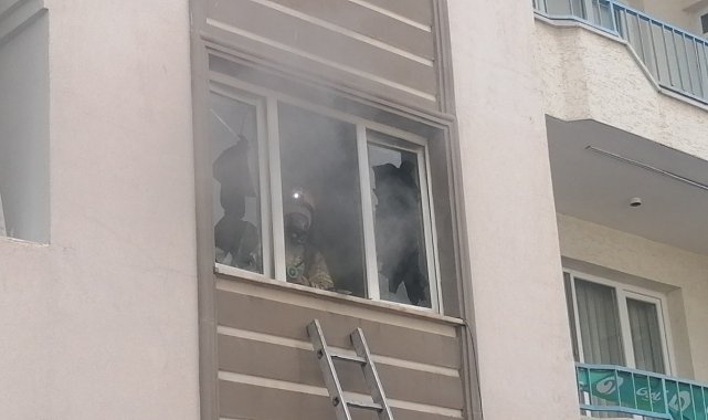 Bursa'da apartmanda korkutan yangın