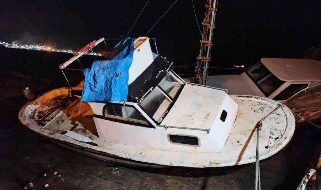 Bursa'da deniz taştı, tekneler sular altında kaldı