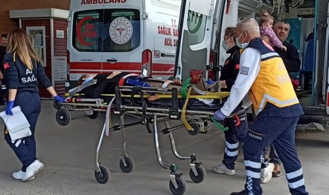 Bursa'da kamyonet ile otomobil çarpıştı; 1'i çocuk 4 yaralı