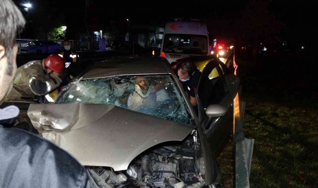 Bursa'da sıkışmalı kaza: 2'si ağır 3 kişi yaralandı