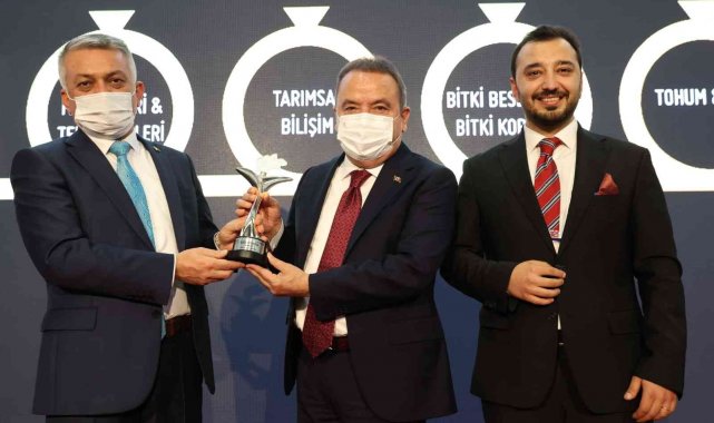 Büyükşehir Belediyesi Dijital Tarım Projesi ile ödül aldı
