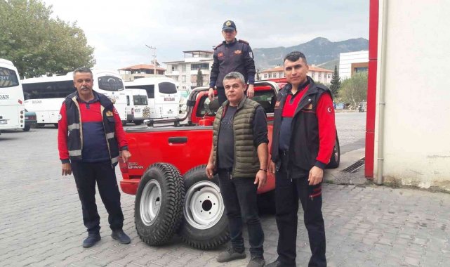 Büyükşehir itfaiyesi lastiği çalınan su tankerine sahip çıktı