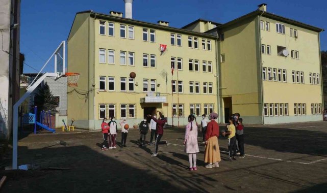 Büyükşehir'den, 18 ilçeye 100 adet basketbol potası