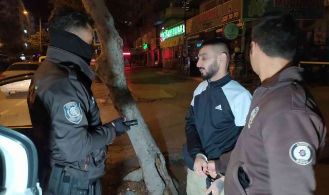 Çantasından hassas terazi ve satışa hazır halde uyuşturucu çıktı, bekçilere "Senin o zaman" diyerek kendini savundu