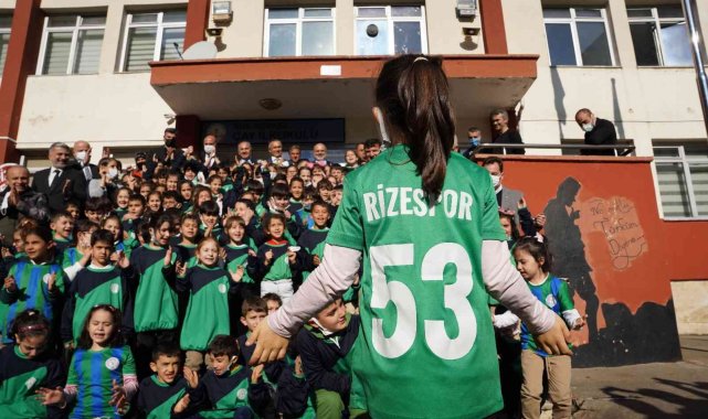 Çaykur Rizespor'dan miniklere eşofman takımı