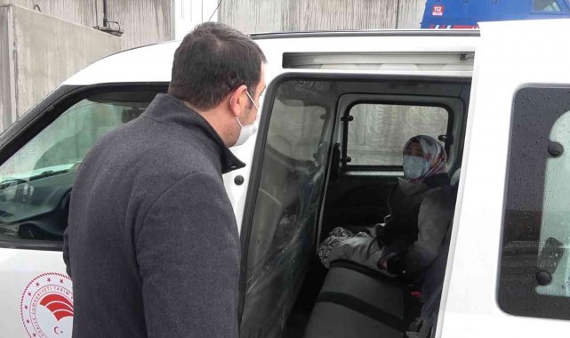 Cenaze törenine katılan korona virüslü kadın otobüste yakalandı: Karantinaya alındı