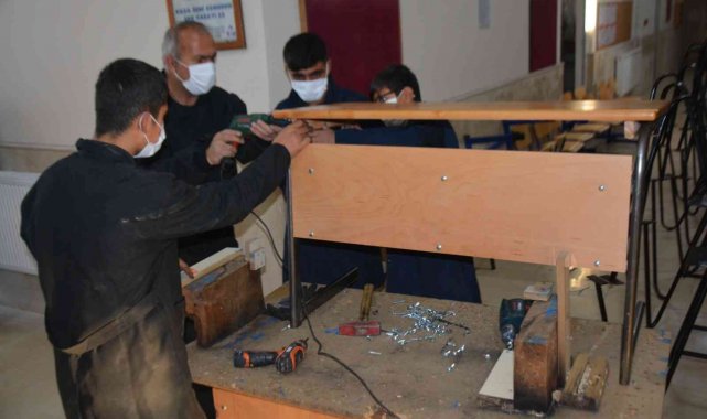 Çevre illerin sıra ve masa ihtiyacı Bitlis'teki fabrika okuldan karşılanıyor