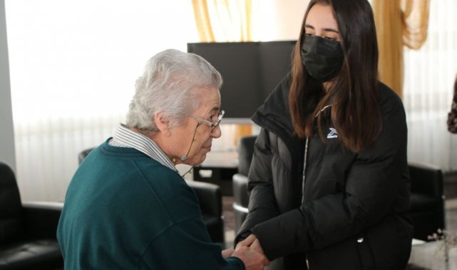 Çocuklardan en yaşlı öğretmenlere anlamlı ziyaret