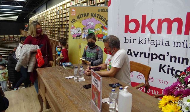 Çocukların, 'Kral Şakir' sevgisi uzun kuyruklar oluşturdu