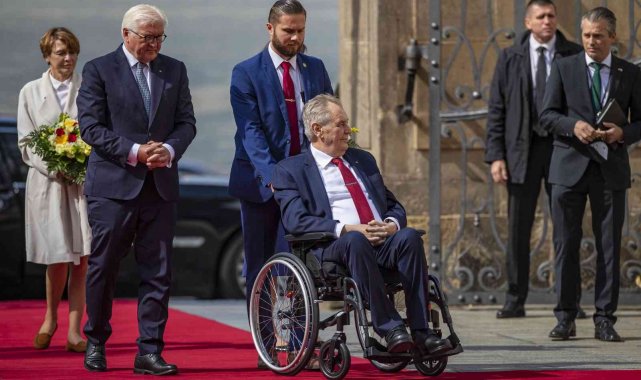 Covid-19'a yakalanan 77 yaşındaki Çekya Devlet Başkanı Zeman hastaneye kaldırıldı