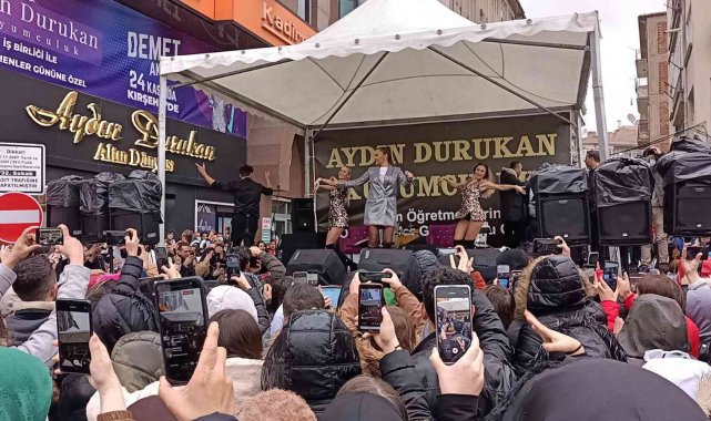 Demet Akalın'a Kırşehir'de yoğun ilgi