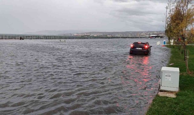 Deniz şehre taştı