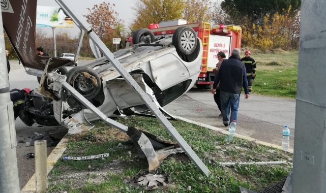 Denizli'de taklalardan atan otomobilde 2 kişi yaralandı