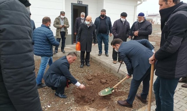 Deprem konutlarının etrafı yeşillendirilmeye başladı