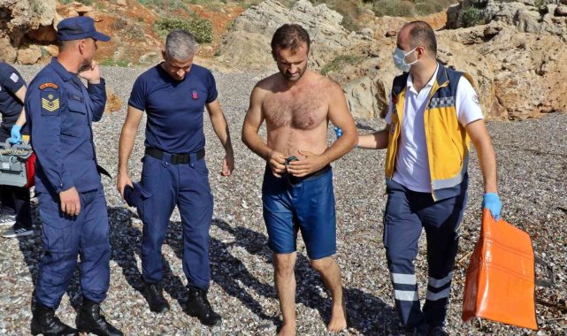 Dev dalgalarda deniz keyfi az daha canından ediyordu