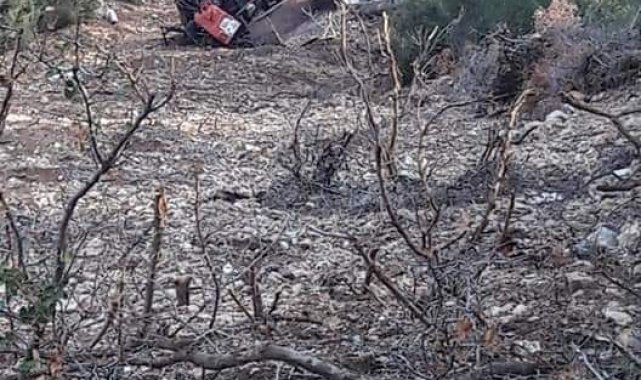 Devrilen traktörün altında kalan sürücü hayatını kaybetti