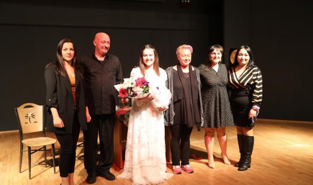 Didim'de 'Sadece Kadın' isimli tiyatro sergilendi