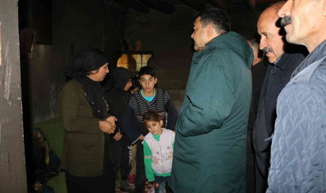 Diyadin Kaymakamlığı evi yanan aileye yardım etti