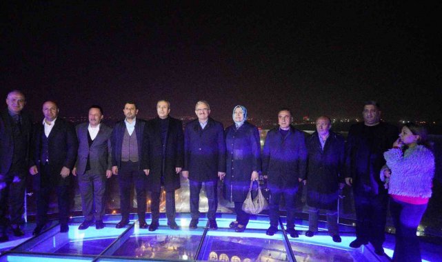 Diyarbakır&#039;da Dicle Nehri kıyısında &#039;Cam Teras&#039; açıldı