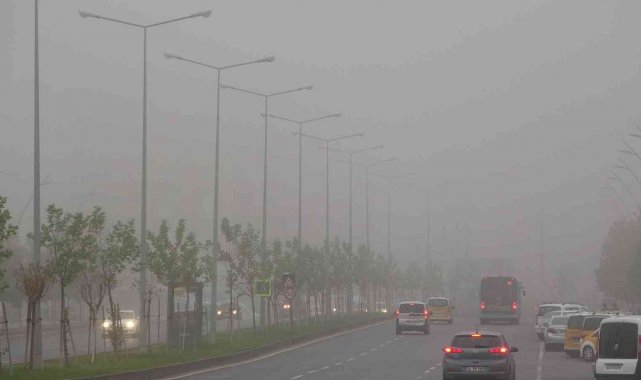 Diyarbakır'da sisten göz gözü görmüyor