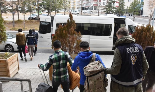 Dört yabancı uyruklu şahıs sınır dışı edildi