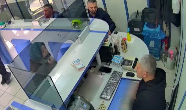 Döviz alan vatandaşa yanlışlıkla 500 dolar fazla verdi