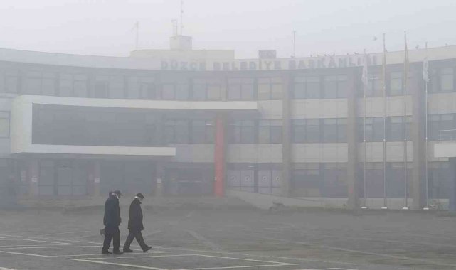 Düzce'de şehir merkezi sise teslim oldu