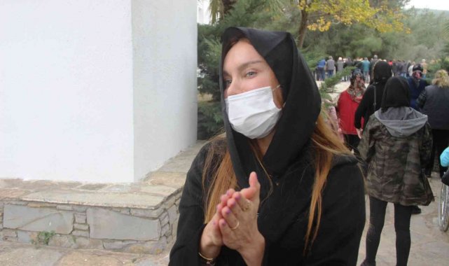 Ebru Şallı gözyaşları içerisinde babasını uğurladı