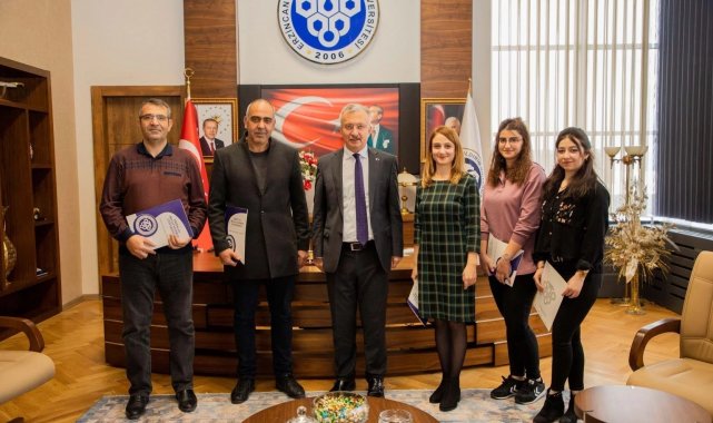 EBYÜ'de eğitmenlere teşekkür belgesi verildi