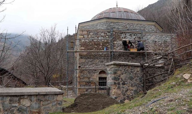 Ecdat yadigarına eksik restorasyon düzeltiliyor