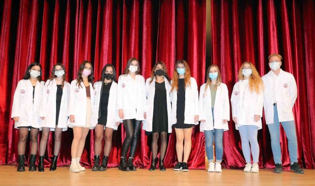 Edirne'de diş hekimliği öğrencileri beyaz önlüklerini giydi