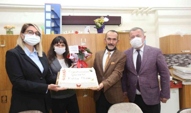 Efeler, Öğretmenler Günü'nü kutladı