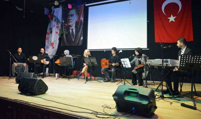 Eğitimcilerden oluşan kadro müzik dolu keyifli anlar yaşattı