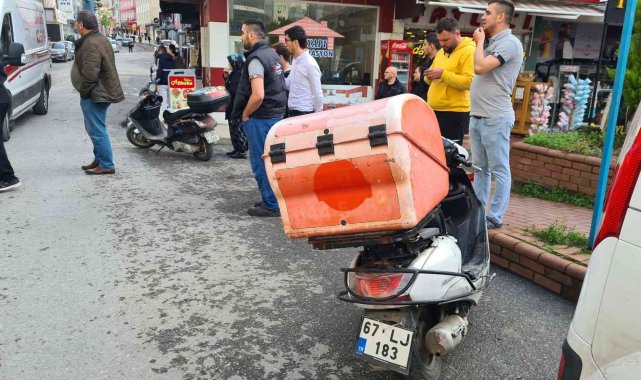 Ehliyetsiz kurye yola fırlayan çocuğa çarptı