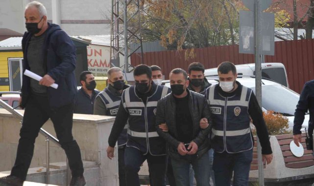 Elazığ'da silahlı kavgaya karışan şüpheliler adliyeye sevk edildi