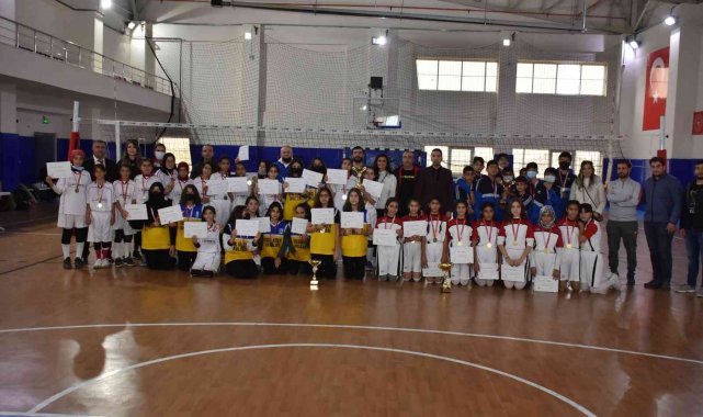 Elazığ'da voleybol müsabakaları tamamlandı
