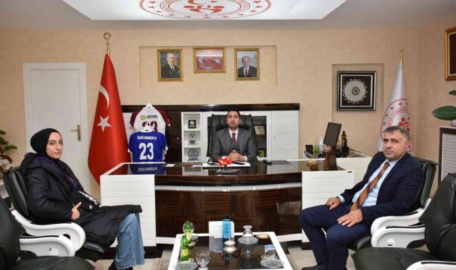 Elazığlı sporcu, Tayland yolcusu