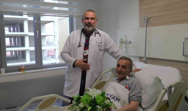 Emekli öğretmen, Öğretmenler Günü'nde çifte mutluluk yaşadı