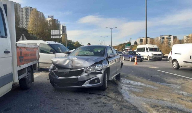 Emniyet şeridi ihlali zincirleme kazaya neden oldu: 3 yaralı
