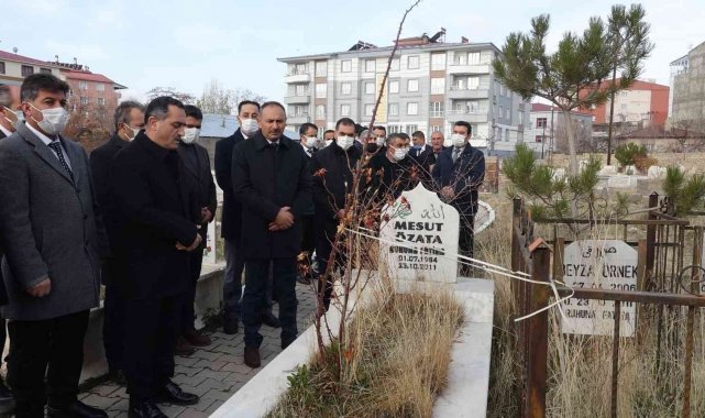 Erciş depreminde ölen 76 öğretmen, mezarları başında anıldı