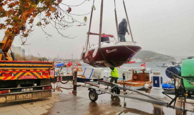 Erdek'te fırtına etkili oluyor